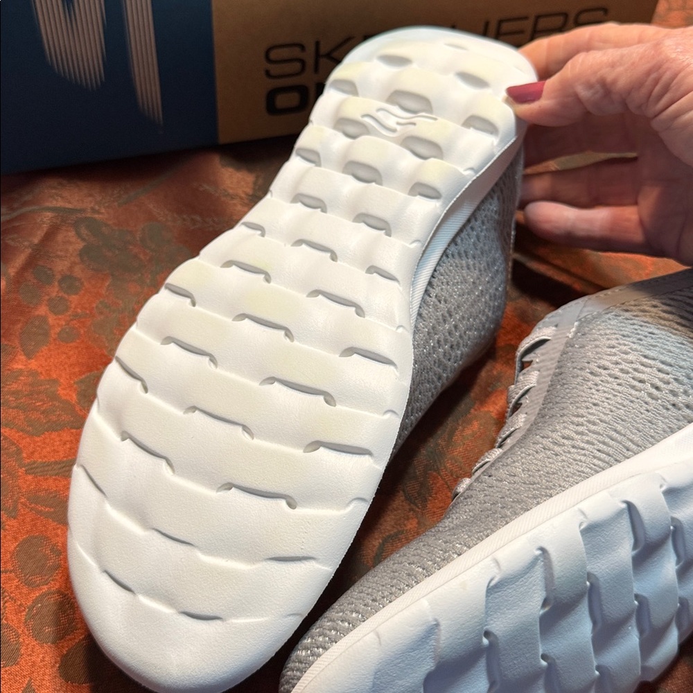 Skechers Ladies NWOT Light Gray Sneakers Size 6.5 - Picture 5 of 10